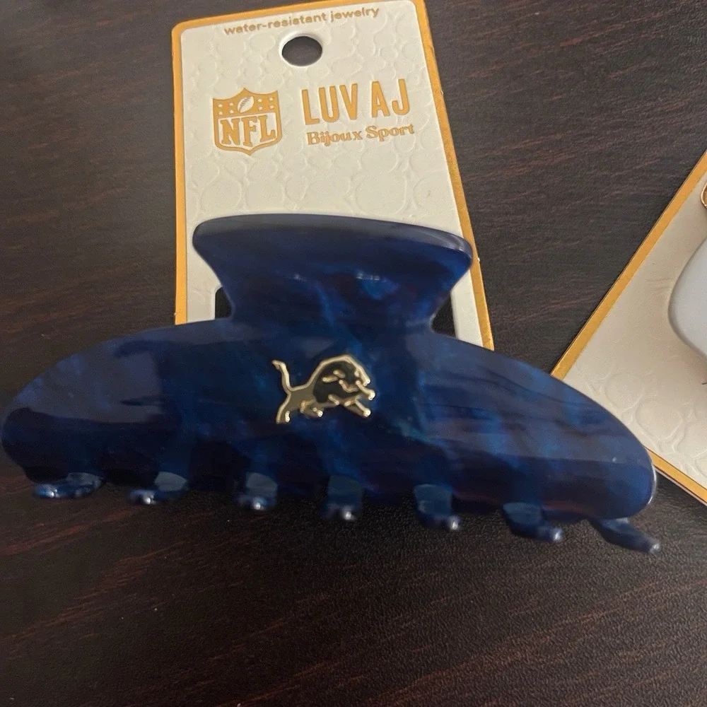 LUV AJ Bijoux Sport lot $30